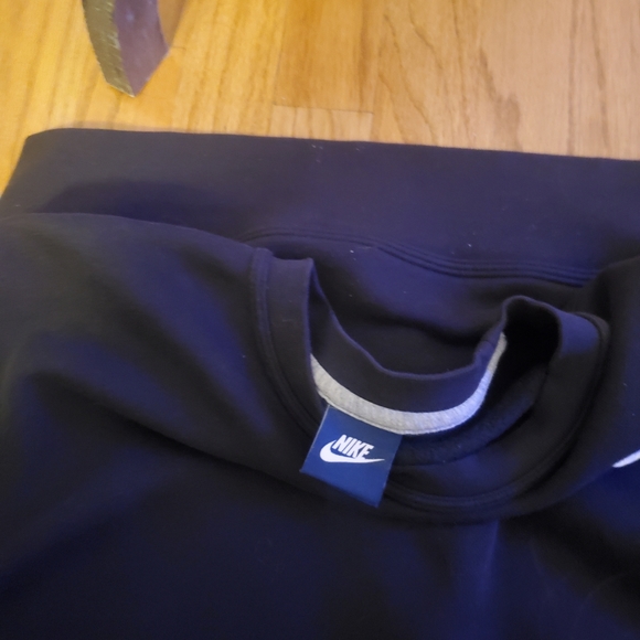 Nike Sweatshirt - Picture 9 of 11